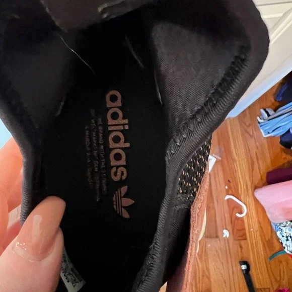 Black and pink Adidas - Picture 6 of 11